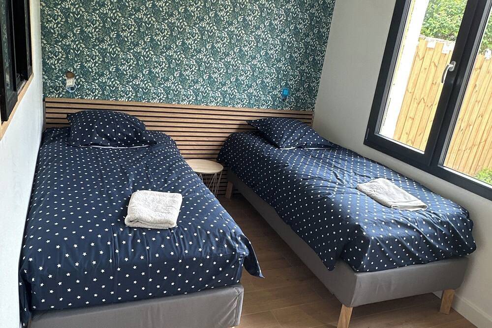 3-bedroom seaside house with garden and parking. Pets welcome. in Luc-sur-Mer, Caen region
