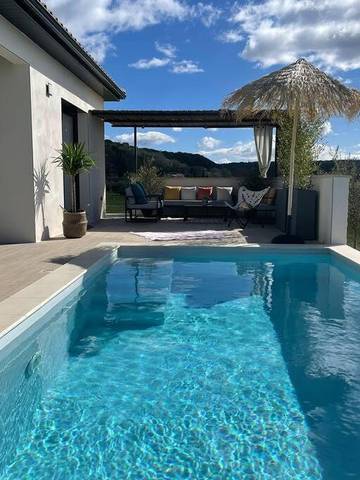 Cottage pour 6 personnes, avec vue ainsi que piscine et jardin à Lussan