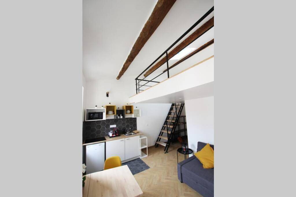 Appartement entier, Two-Bedroom Apartment in Marseille, Région de Marseille