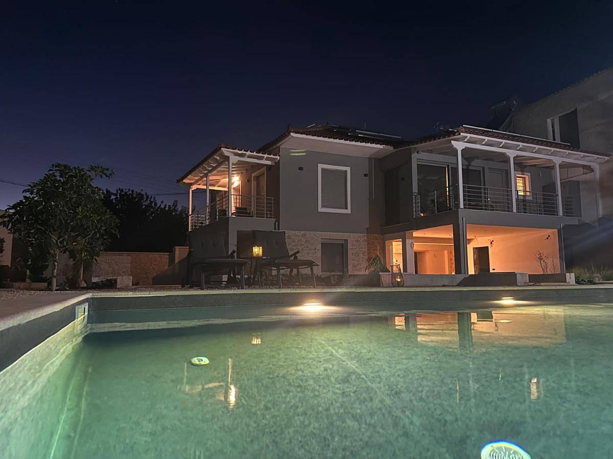 Oikies in Astros, Kinuria