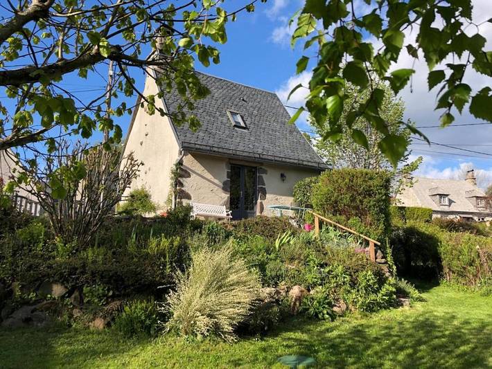 Location de vacances pour 3 personnes, avec jardin à Saint-Martin-Valmeroux