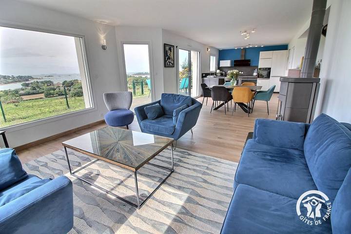 Gîte pour 8 personnes, avec Terrasse ainsi que Jardin et Vue dans Buguélès