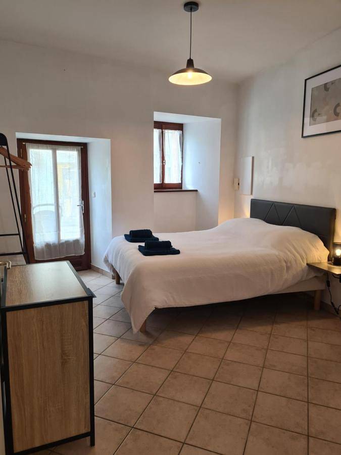 Appartement entier, One-Bedroom Apartment in Saint-Chély-d'Apcher, Région de Mende