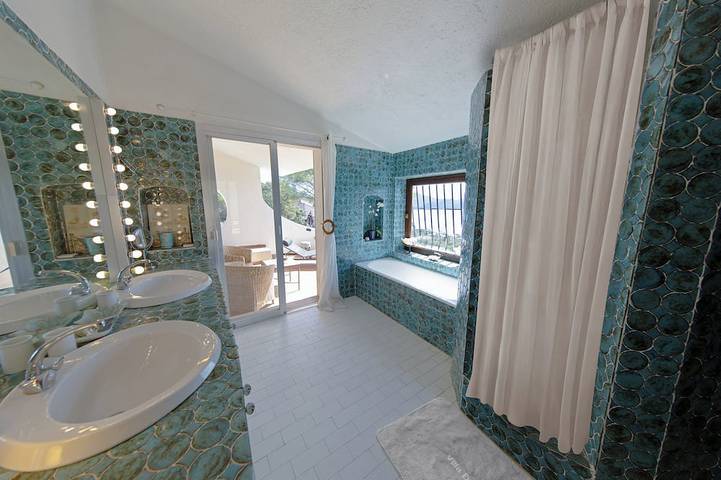 Location de vacances pour 12 personnes, avec jardin dans Office de Tourisme Porto Vecchio Sud Corse - 4