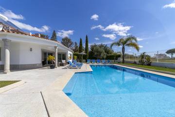 Villa for 12 Guests in Olhos de Água, Faro District, Picture 4