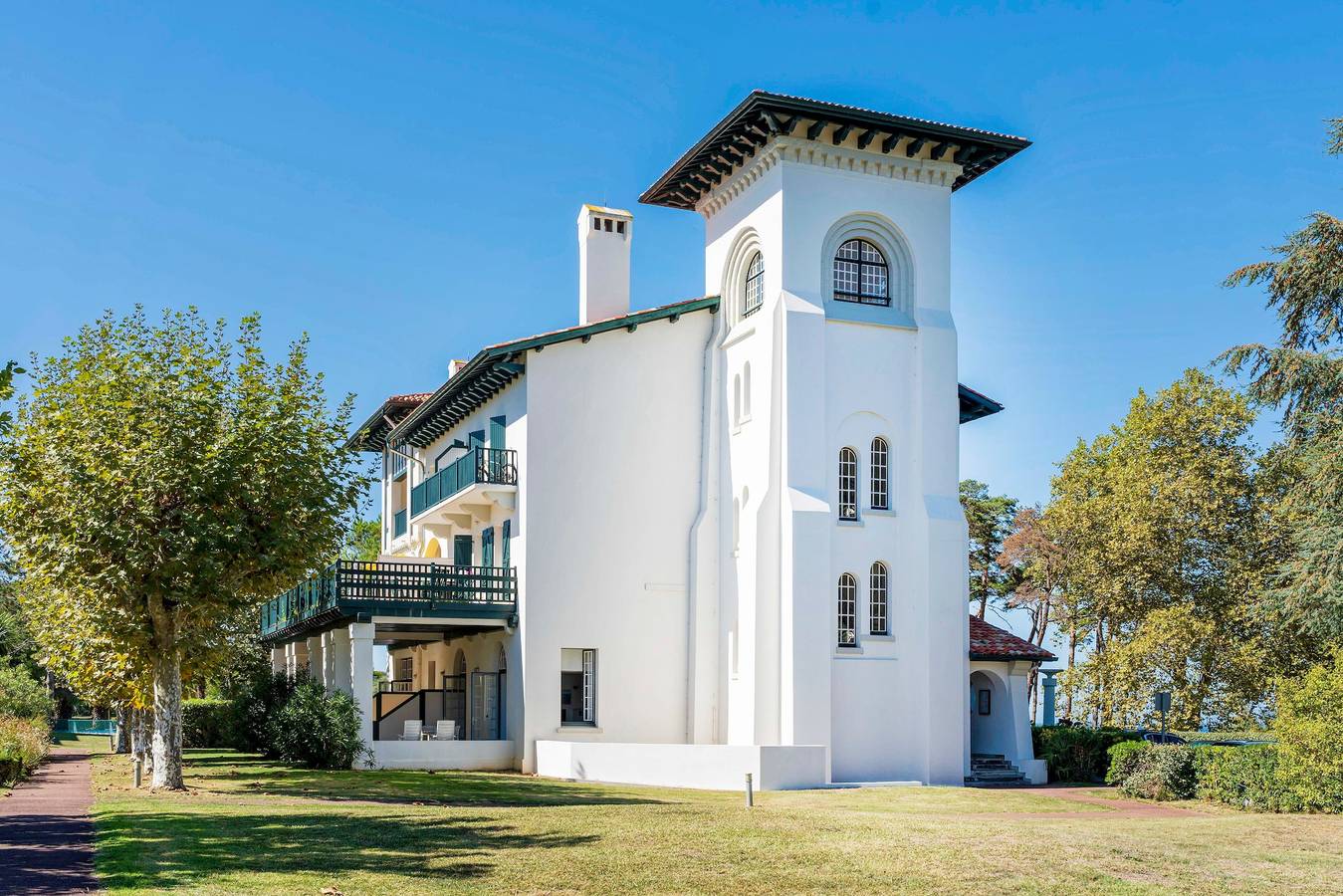 Appartement entier, Appartement « Bordaberry » avec piscine partagée, terrasse privée et Wi-Fi in Urrugne, Région de Bayonne