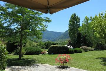 Location de vacances pour 6 personnes, avec terrasse et jardin dans Causse de Sauveterre