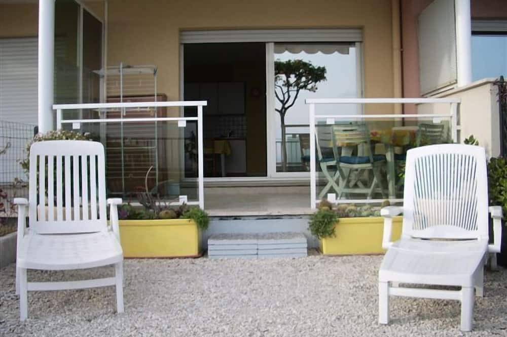 Appartement entier, Beau  studio face a la mer,100 mt de la plage du golf bleu in Roquebrune-Cap-Martin, Côte méditerranéenne (France)