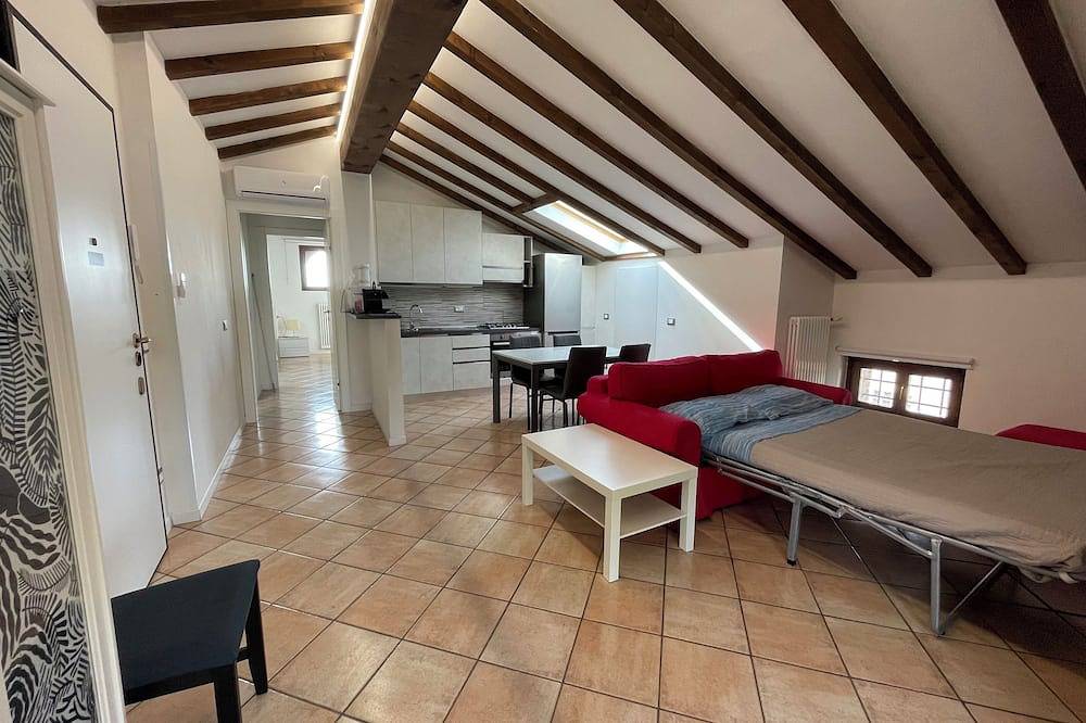 Entire apartment, Apartment in country villa with traditional Dop vinegar cellar in Nonantola, Modena Province