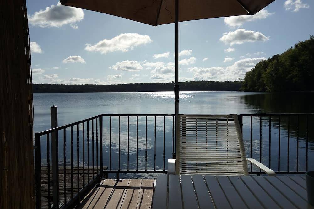Bootshaus auf dem Schwarzer See in Schwarz, Mecklenburgische Seenplatte