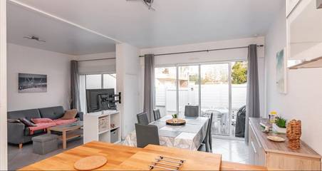 Gîte pour 5 personnes, avec terrasse dans la Tamarissière