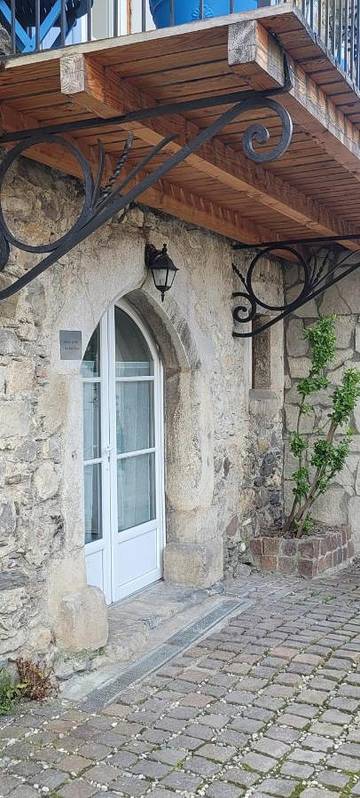 Gîte pour 2 personnes, avec jardin ainsi que terrasse et vue à Ugine