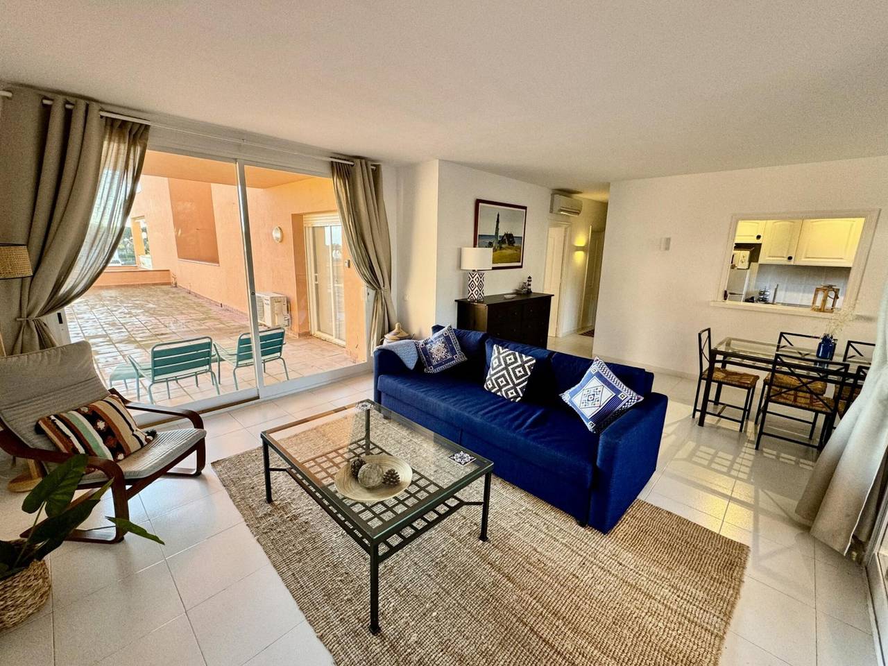 Ganze Wohnung, Erdgeschosswohnung mit großem Garten, Terrasse und Pool, nahe Strand - Pals in Pals, Costa Brava