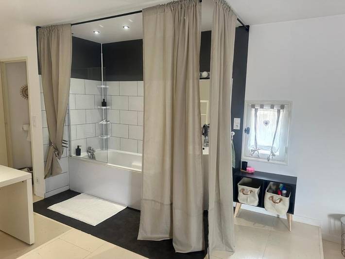 Location de vacances pour 2 personnes, avec jardin ainsi que terrasse et piscine à Pélissanne - 3