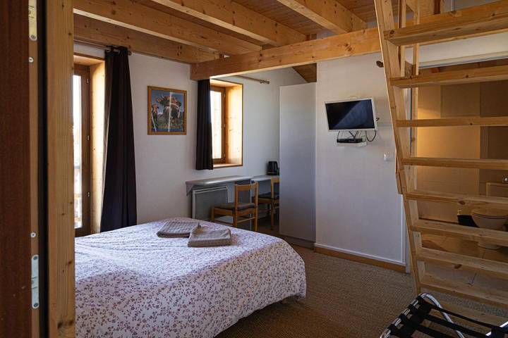 Chambre d’hôte pour 4 personnes, avec Balcon ainsi que Terrasse et Vue dans La Féclaz