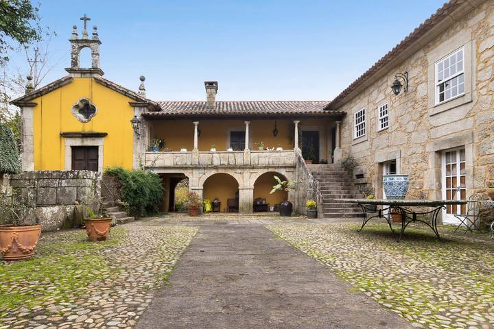 Chalet para 13 personas, con piscina para niños además de vistas al lago y jardín - 1