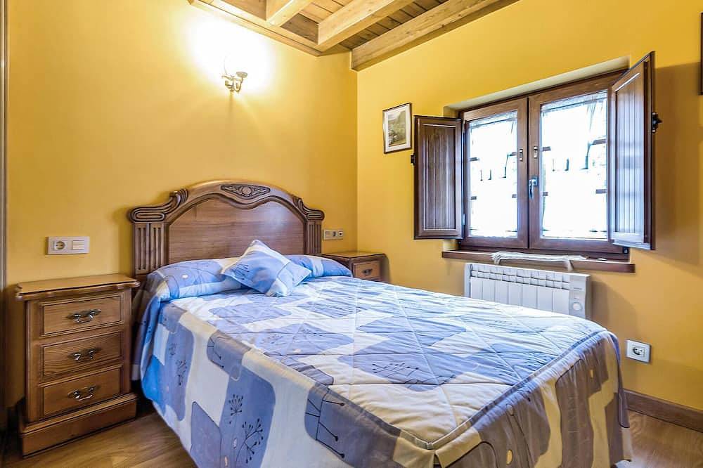 Casa La Pila, Asturias in Trescares, Peñamellera Alta