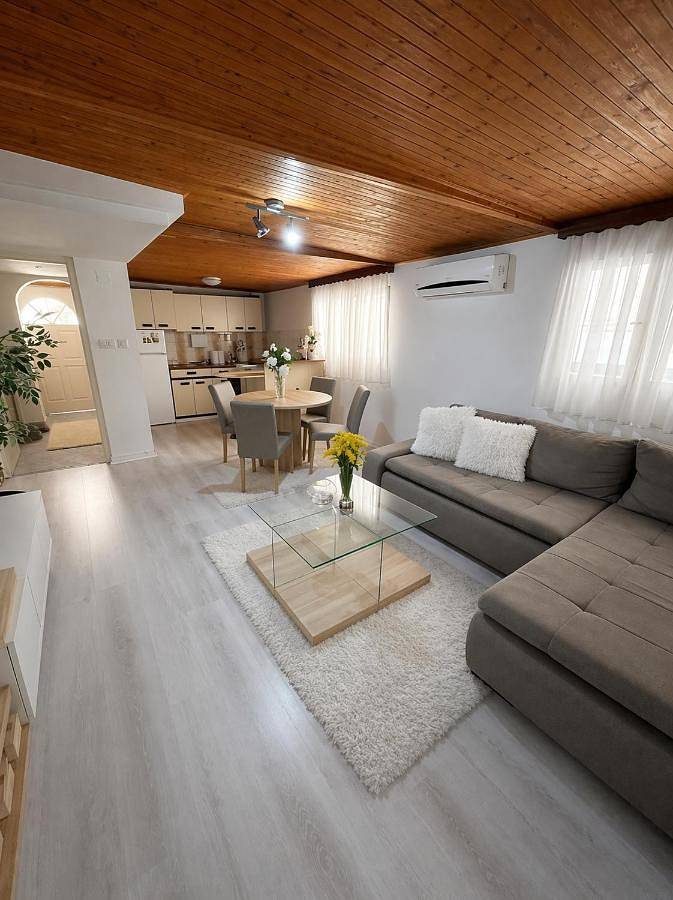 Vakantiewoning voor 4 personen, with Balkon and Terras as well as Tuin and Uitzicht in Ohrid