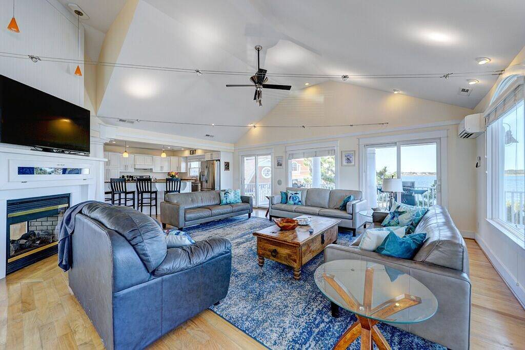 The Sunset House, Bayfront home with many amenities in Fenwick Island, Sussex County (Delaware)