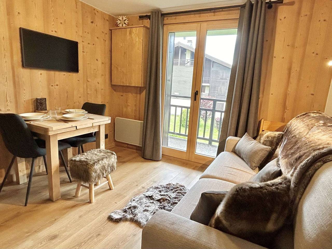 Appartement entier, Charmant studio avec balcon exposé sud, casier à skis et parking, proche des pistes à Demi-Quartier in Demi-Quartier, Pays du Mont-Blanc