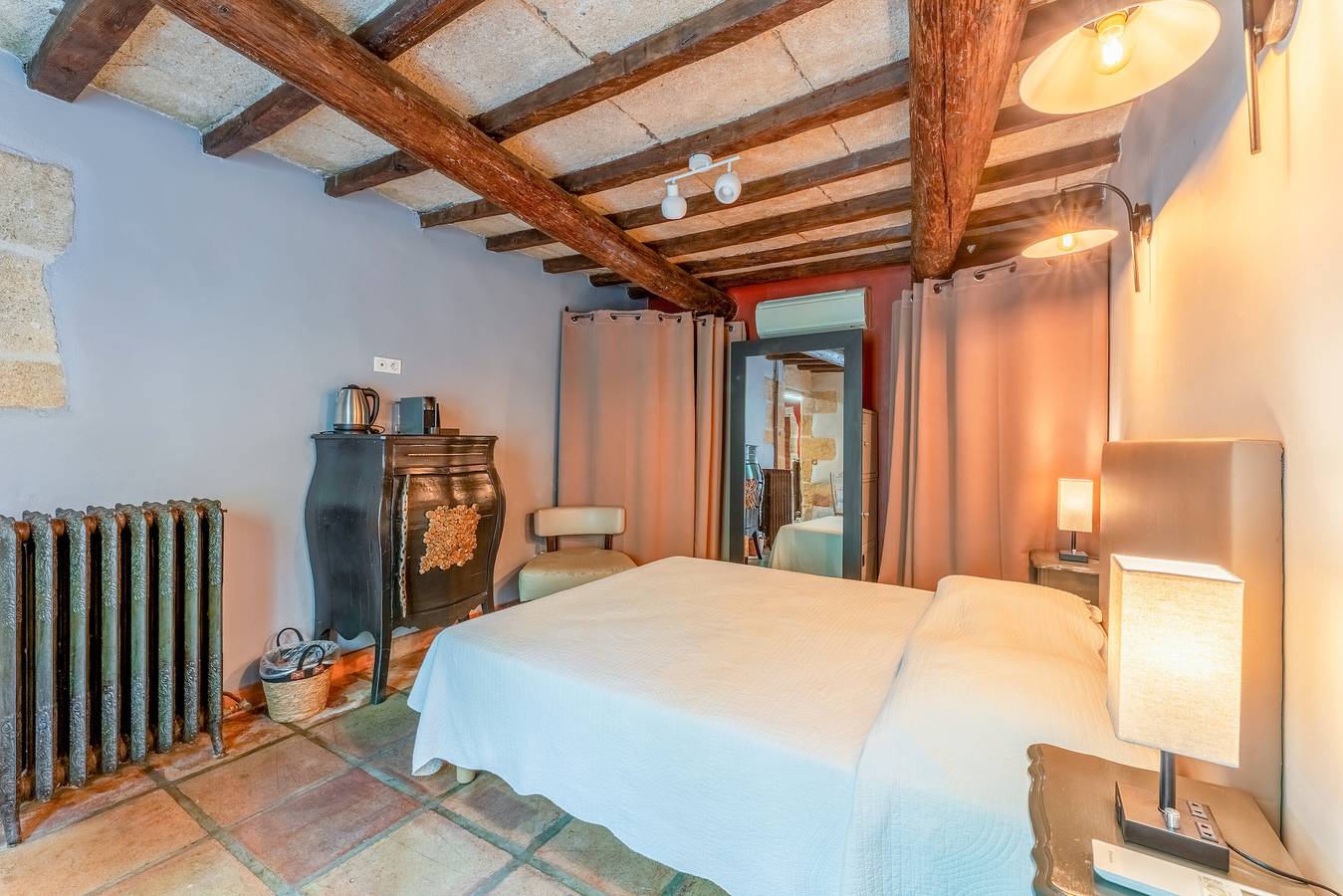 Habitación Galet Rose con piscina compartida, Wi-Fi y aire acondicionado in Collias, Region de Nimes