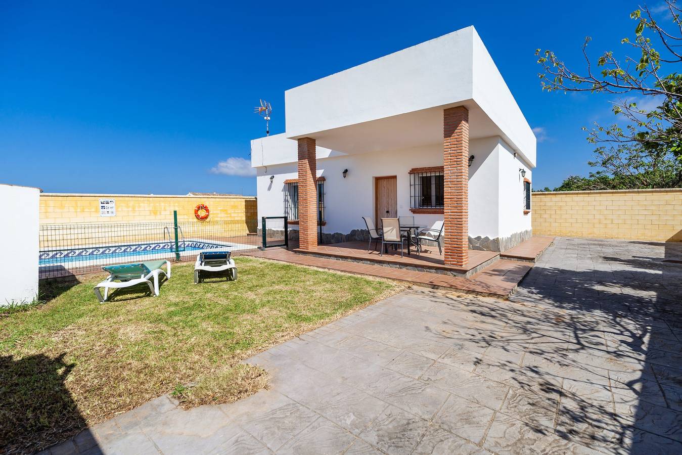 Rústica casa cerca de la playa con piscina, terraza, jardín y Wi-Fi; se admiten mascotas; aparcamiento disponible in Fuente del Gallo, Conil de la Frontera
