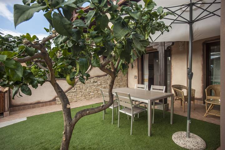 Location de vacances pour 4 personnes, avec jardin, adapté aux familles dans Domus De Maria - 4