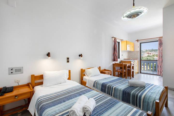 Vakantiewoning voor 2 personen, with Balkon and Tuin as well as Kinderzwembad in Chania