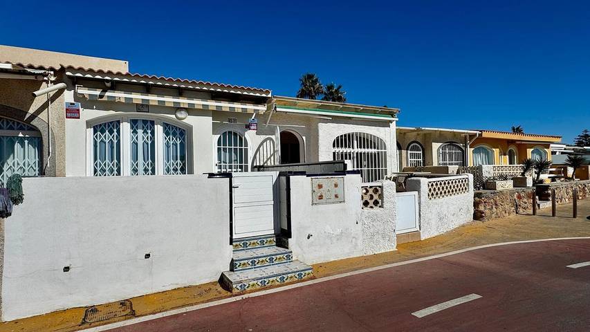 Bungalow para 3 personas, con piscina y terraza en Provincia de Almería