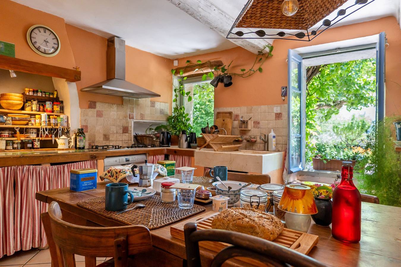 Bed and Breakfast 'Chambre' mit privater Terrasse, gemeinsamem Garten und Wlan in Saint-Étienne-les-Orgues, Forcalquier und Umgebung