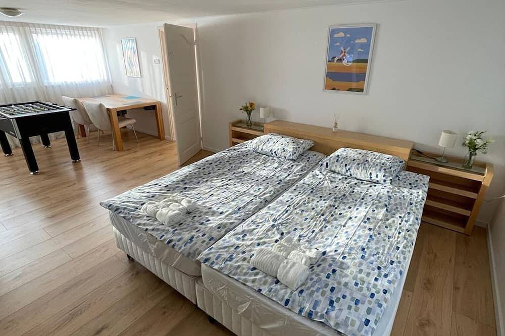 Stilvolles Ferienhaus mit beheiztem Indoor-Pool – 2 Minuten zum Sandstrand in Hellevoetsluis, Niederländische Nordsee