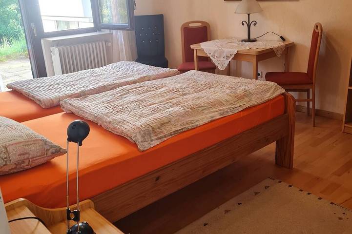 Ganze Wohnung, Ferienwohnung, sehr ruhig gelegen. in Lichtenstein, Neckar-Alb