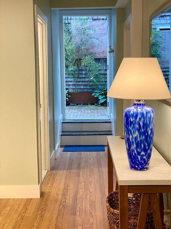 Ganze Wohnung, Recently Renovated 2 Bed 1 Bath (Dog Friendly) Apartment in the Broadway Neighborhood in Newport, Newport County