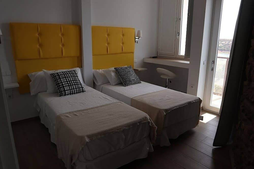 La Casa del Lago a 50 km de Sevilla con piscina privada, wifi gratis, Ac, Bbq in Castilblanco de los Arroyos, Sierra Morena