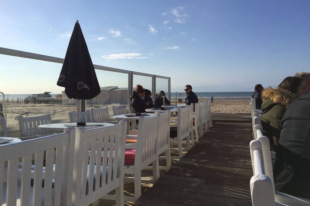 Geheel appartement, Volledig gerenoveerd appartement - Uitzicht op de zee - 3 slaapkamers - 2 balkons. in De Panne, Belgische Kust