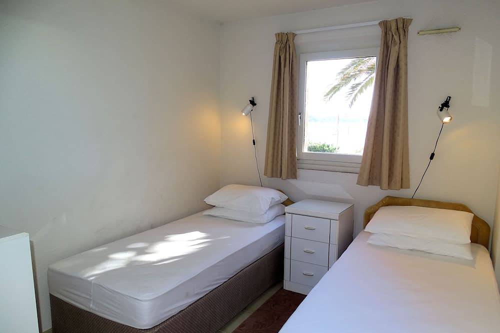 Appartement entier, Appartement en front de mer pour 6 personnes, vue mer, face à la plage du Lido in Agay, Saint-Raphaël