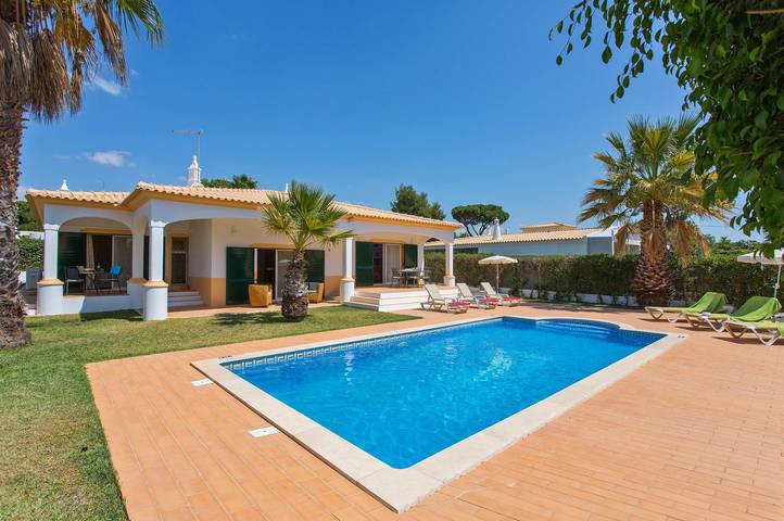 Villa voor 8 personen, met Tuin in Olhos de Água
