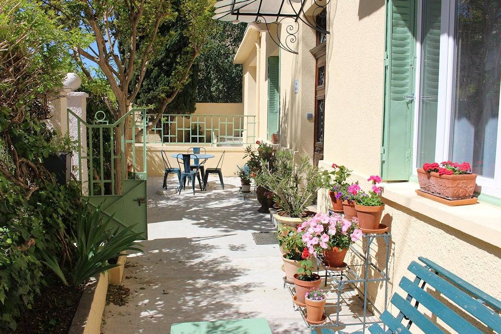 Villa Regina, ch. d'hôtes, clim, piscine, centre-ville - Chambre 1 in Vaison-la-Romaine, Parc naturel régional du Mont-Ventoux