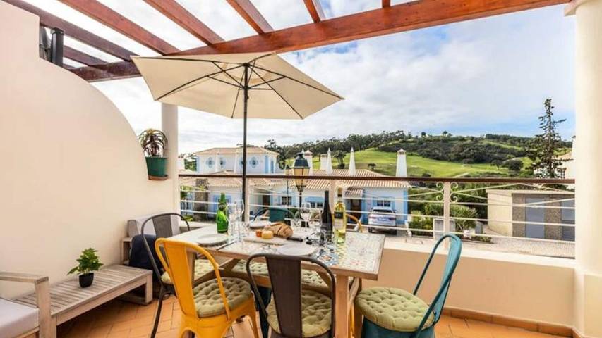 Casa de férias para 7 pessoas, com piscina e terraço em Budens