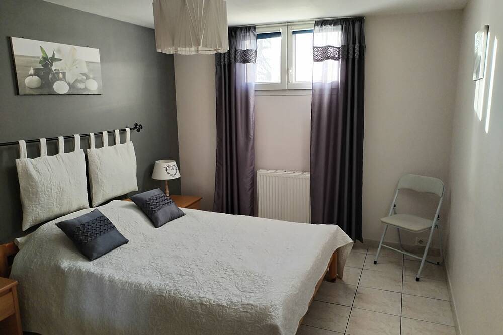 Appartement entier, Appartement en rez de jardin arborée + Piscine in Orange, Vaucluse