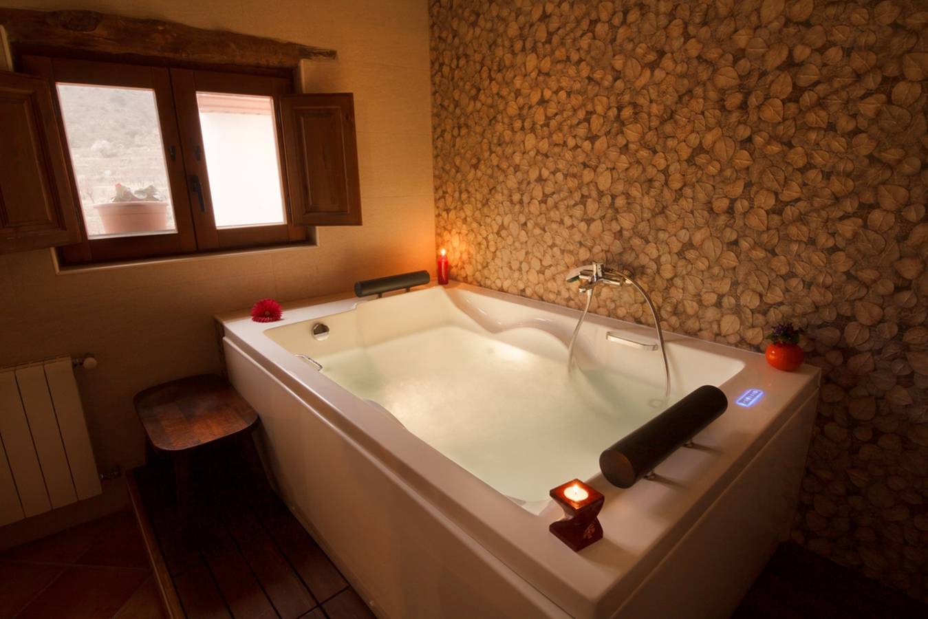 Casa romantica para 2 o 4 personas con jacuzzi in Laroya, Provincia de Almería