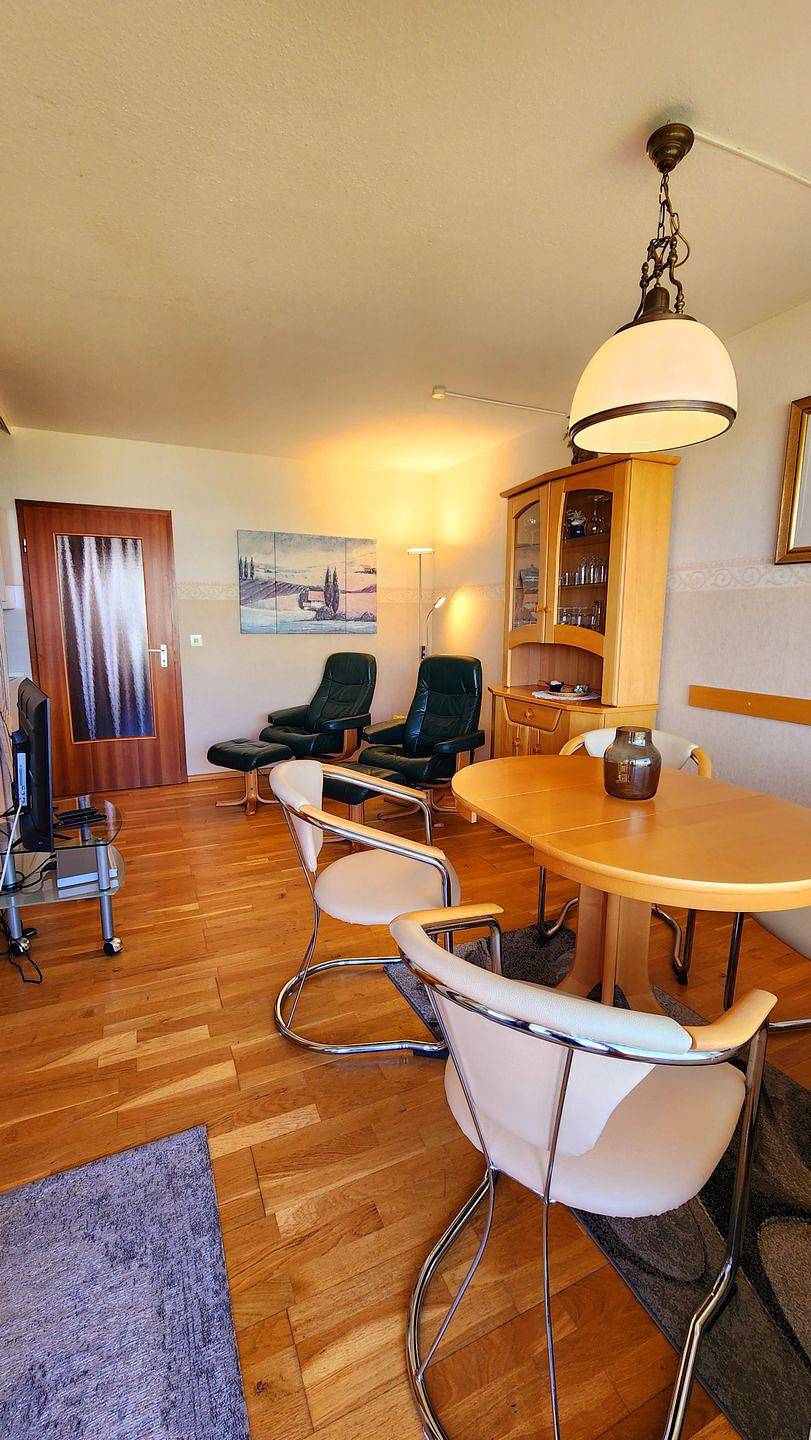 Ganze Wohnung, Charmante Ferienwohnung für 2 mit tollem Blick auf Binnensee und Ostsee! in Steinwarder, Heiligenhafen