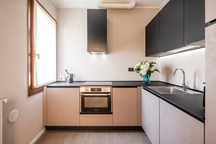 Ganze Wohnung, Accademia Design Apartment with Balcony R&R in Venedig, Lagune von Venedig