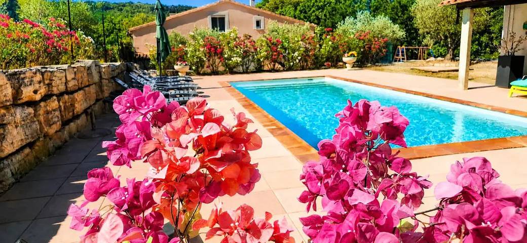 Gîte pour 6 personnes, avec Terrasse et Piscine