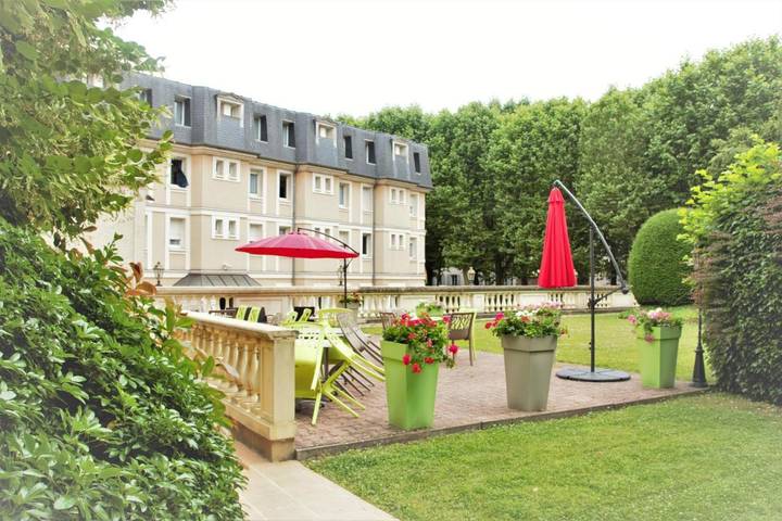 Hôtel pour 4 personnes, avec Terrasse et Jardin à Sens