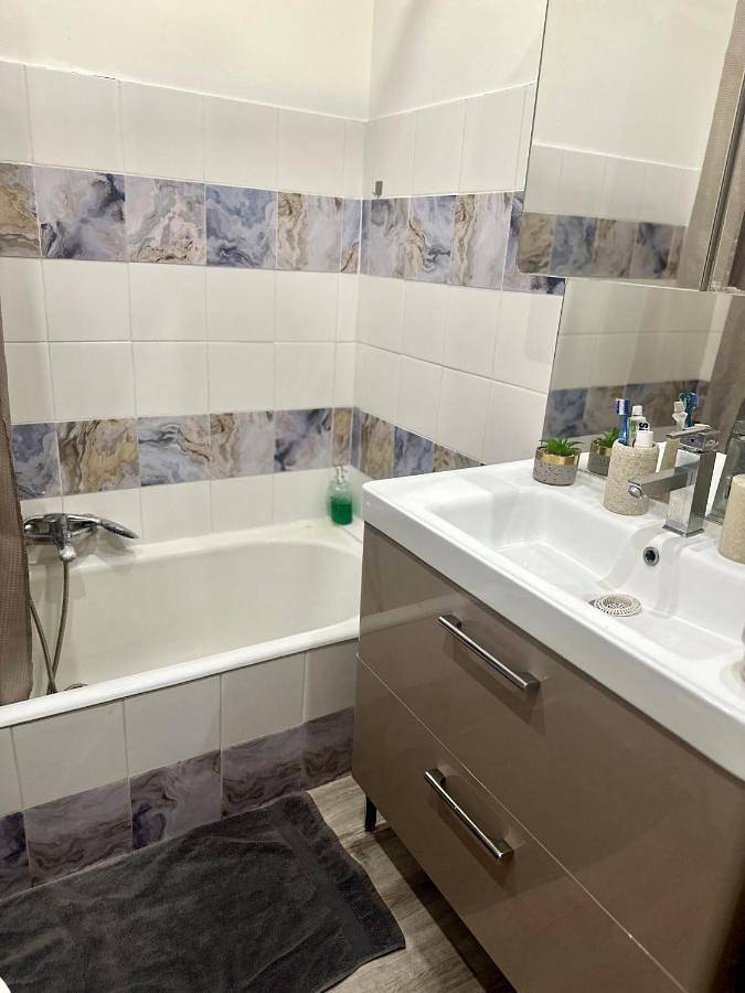 Appartement entier, Two-Bedroom Apartment in Beaulieu-sur-Mer, Côte méditerranéenne (France)