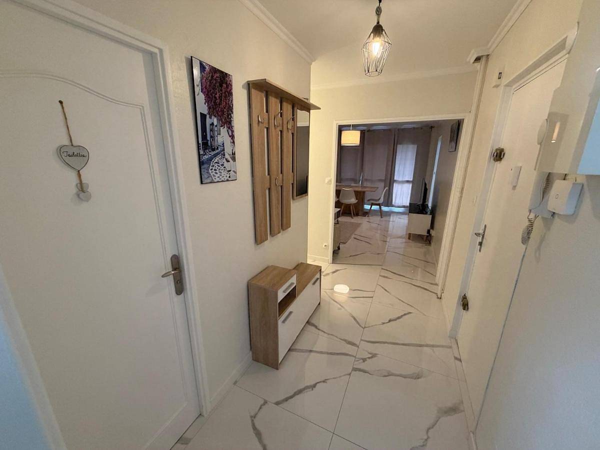 Appartement entier, Logement entier 90m2 , Bel Appartement T4 spacieux et lumineux avec 2 Parkings privée Gratuits in Saint-Priest, Lyon et ses environs