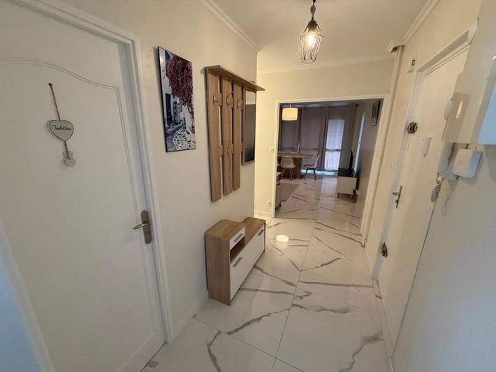 Gîte pour 8 personnes, avec jardin et terrasse à Saint-Priest - 2