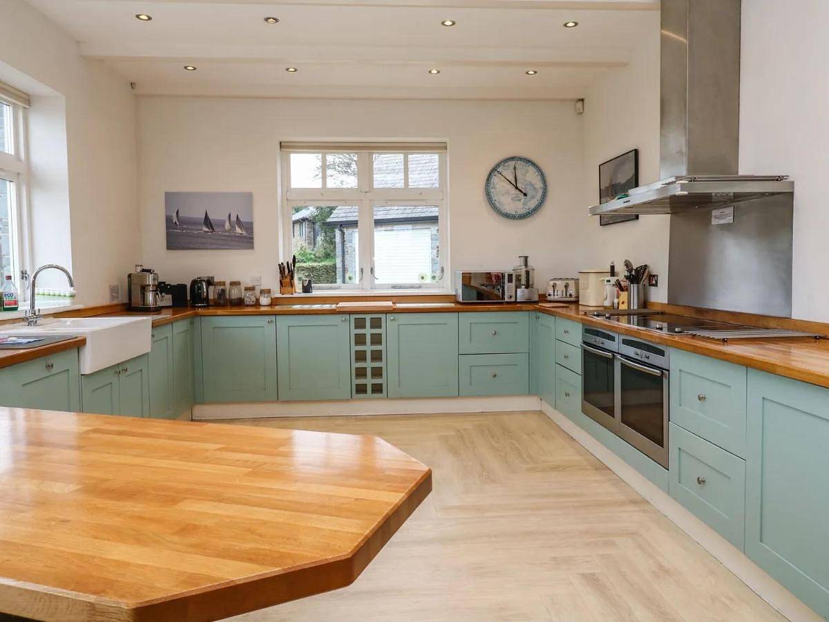 Four-Bedroom House in Helford, Cornwall