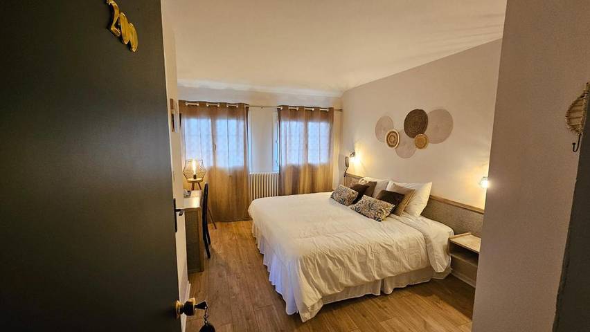 Hôtel pour 2 personnes, avec terrasse, animaux acceptés à Losne